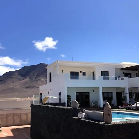 Stunning 5 Star Villa- 5 Mins Village Marina *