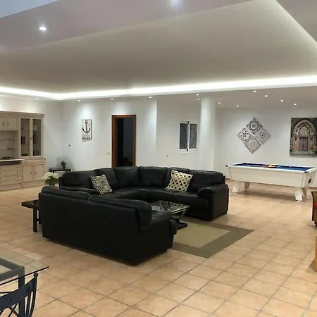 Stunning 5 Star Villa- 5 Mins Village Marina Playa Blanca (Lanzarote)