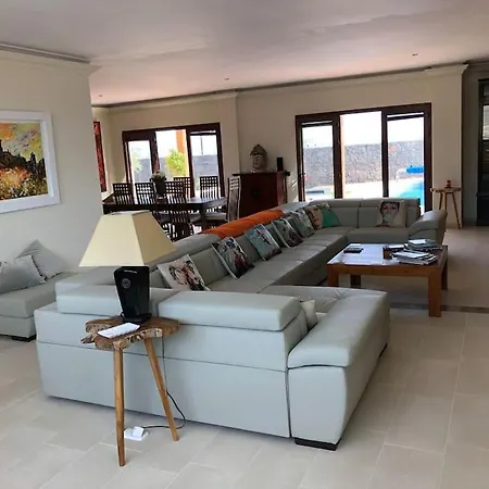 Stunning 5 Star Villa- 5 Mins Village Marina Villa Playa Blanca (Lanzarote)